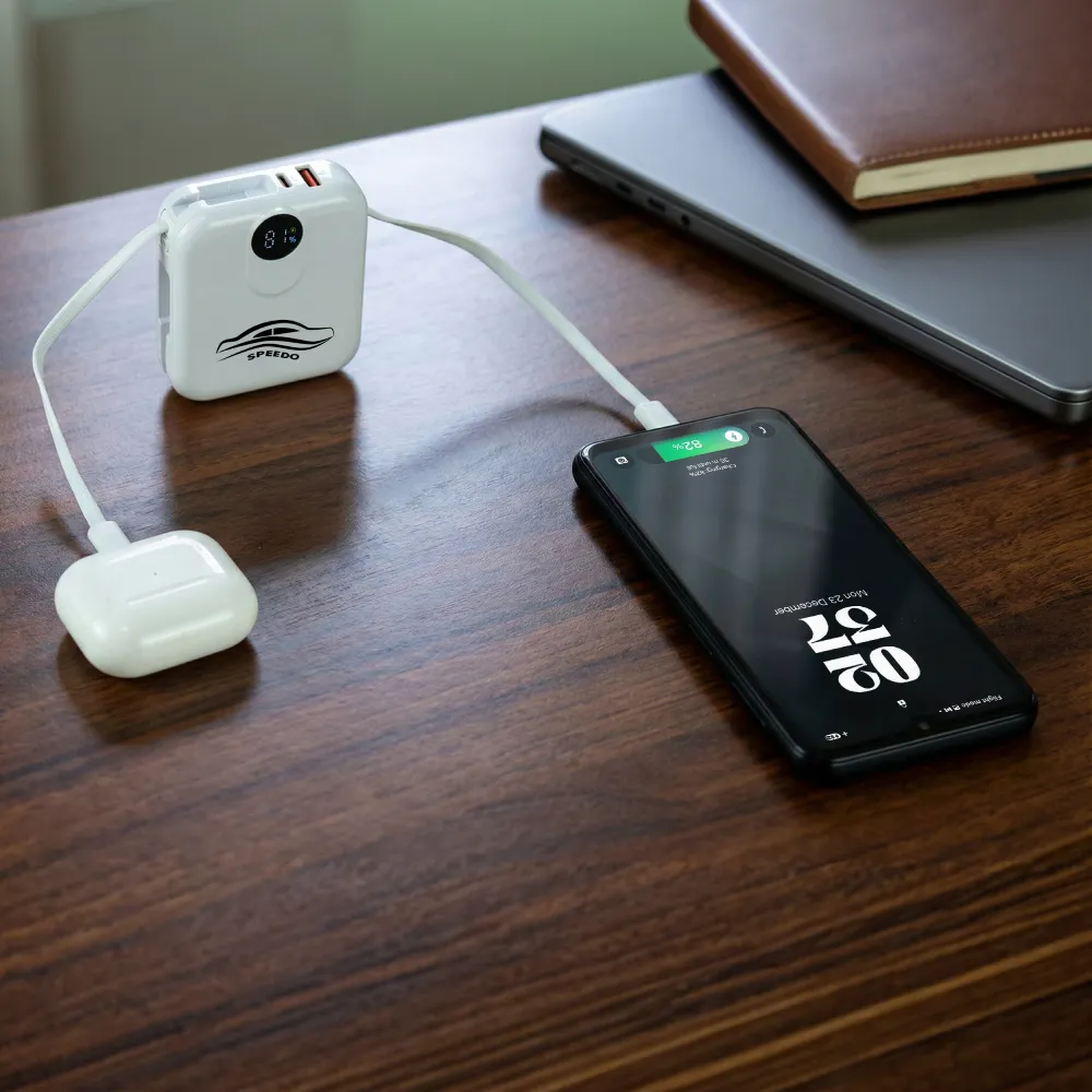 Fast Charging Digital Powerbank 38.5Wh with Built-in Type-C and Lightning Cable, 10000 mAh