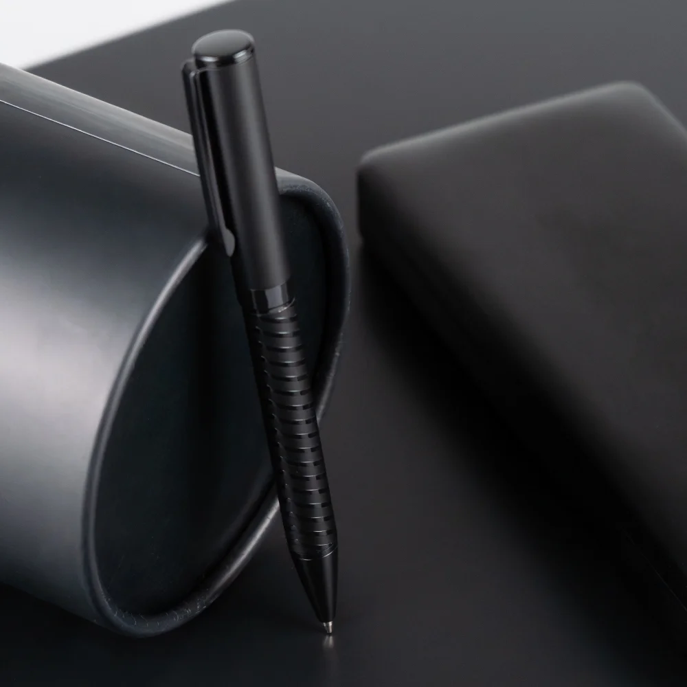 Black Metal Pens with Spiral Design Barrel