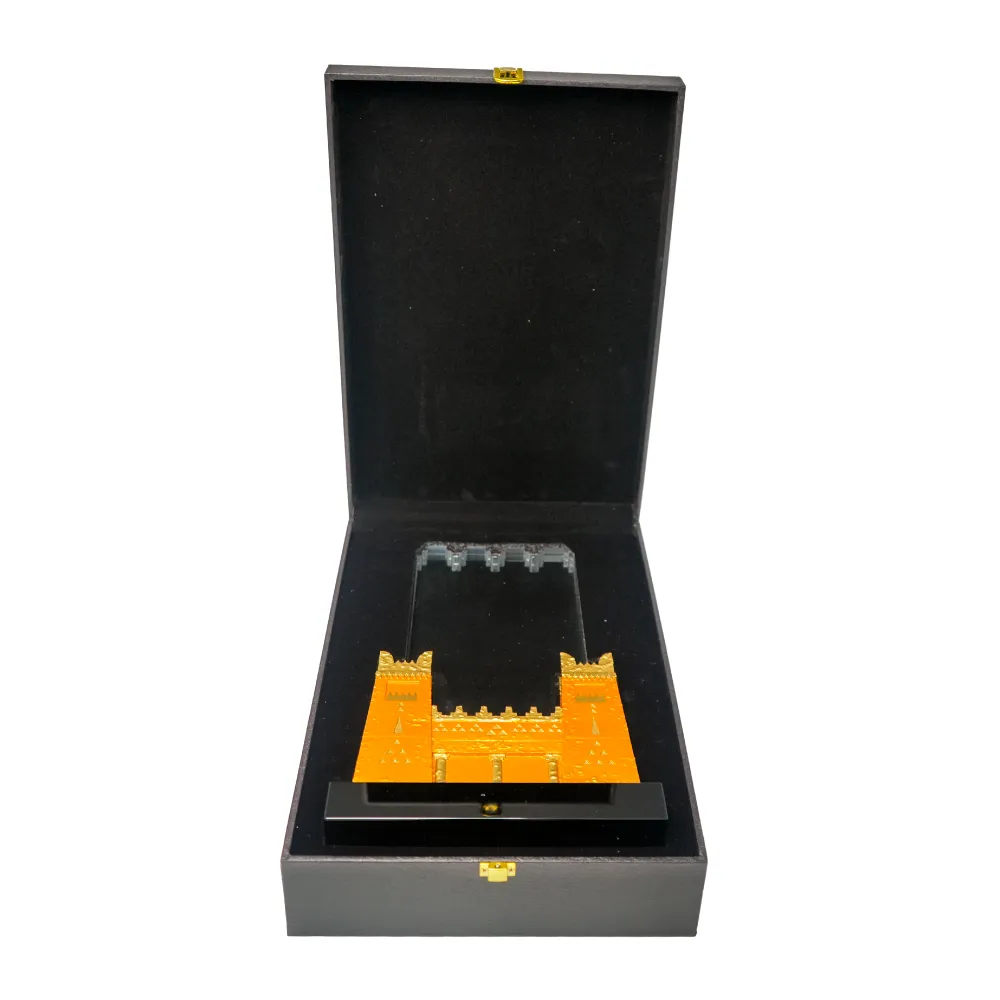 Castle Design Crystal Award in Black Presentation Box