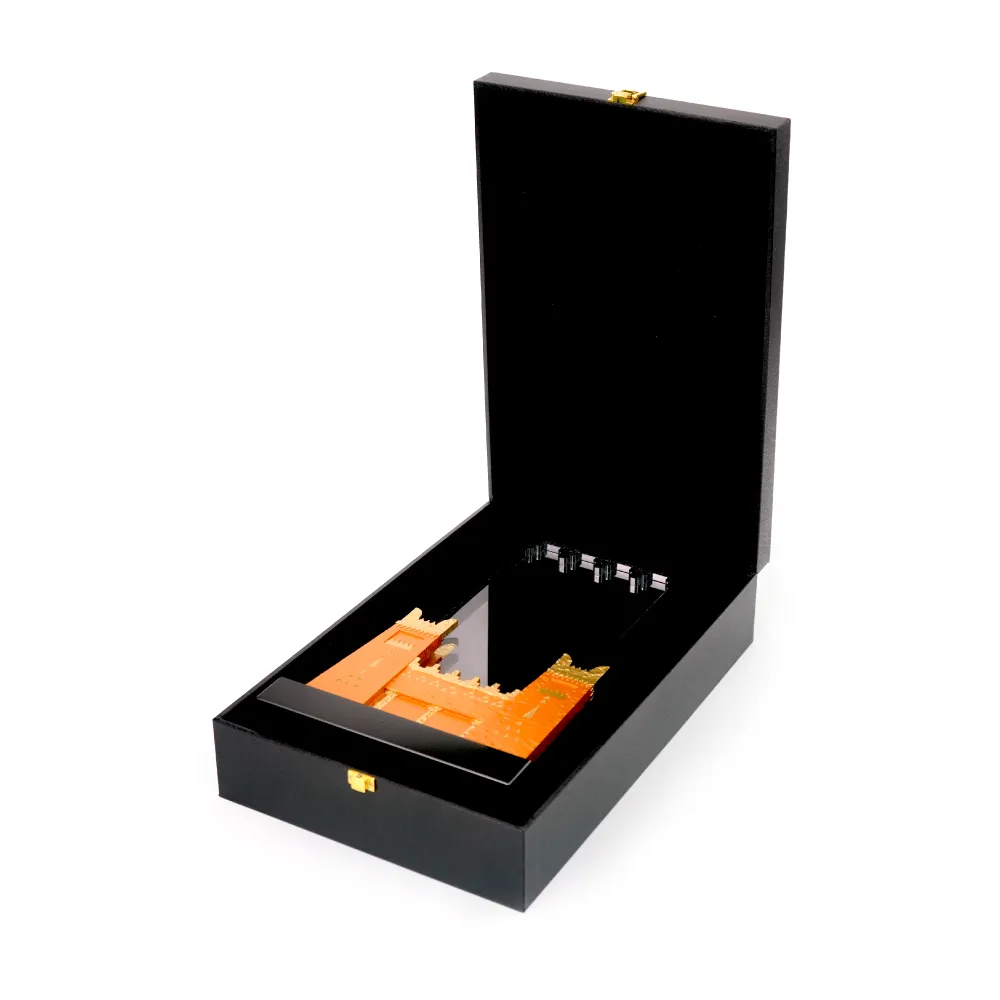 Castle Design Crystal Award in Black Presentation Box